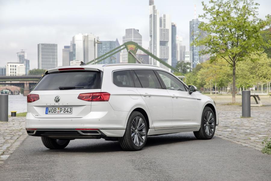  Volkswagen Passat GTE Variant (B8) 2019 года  (WW) (фото 11 из 22)
